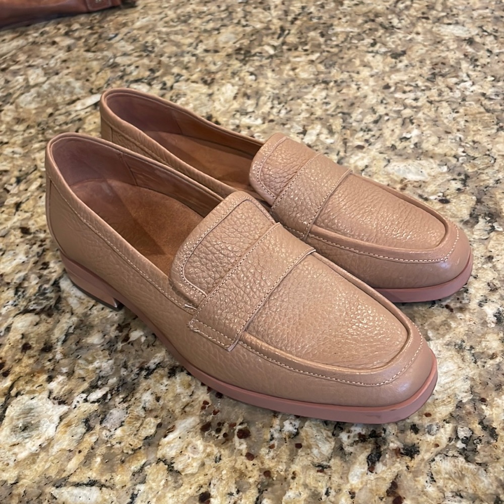 Vionic penny loafers beige size 6
